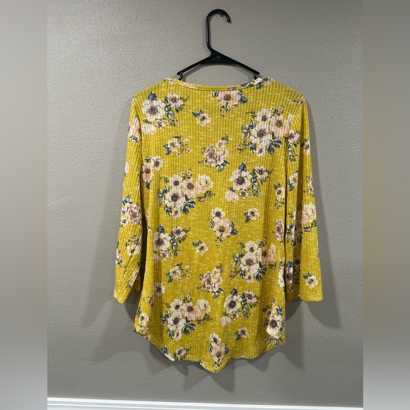 🔴No Boundaries Yellow Floral Top - Picture 3 of 3